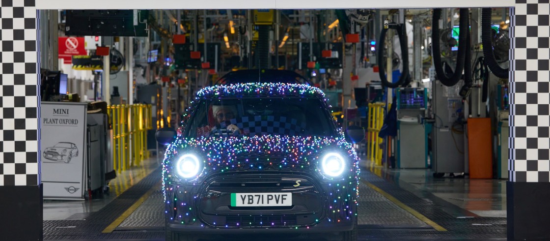 Festive MINI Electric is bringing the holiday spirit Festive MINI Electric